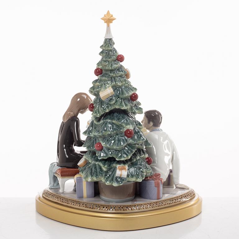 Marco Antonio Noguerón. figurine, "A romantic Christmas", Lladró, Spain.