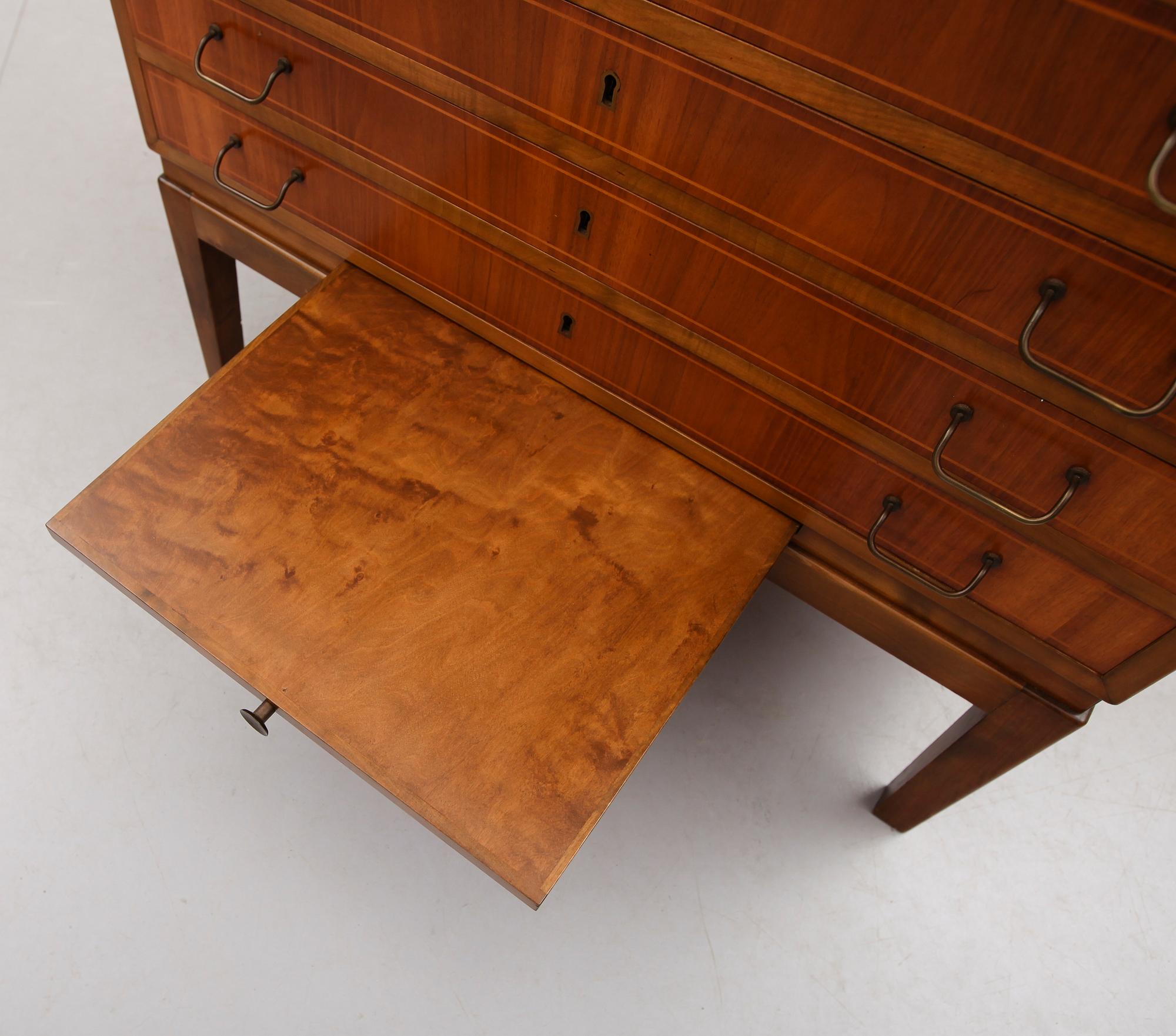 SERVERINGSSKÅP, Danmark, 1900-talets mitt.