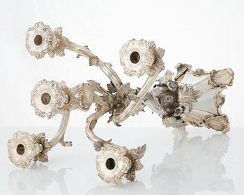 Gustaf Möllenborg-Féron, kandelabrar för fem ljus, ett par, silver, Stockholm 1858. Nyrokoko.