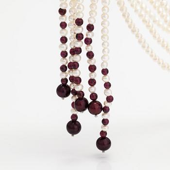 A sweet water, rose quartz, garnet and wood pearls collier with a Tiffany & co silver ring designed by Elsa Peretti.