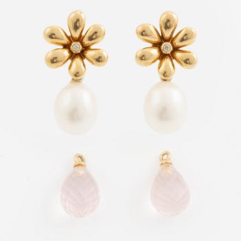 Ole Lynggaard, a pair of earrings in 18K gold set with round brilliant-cut diamonds.