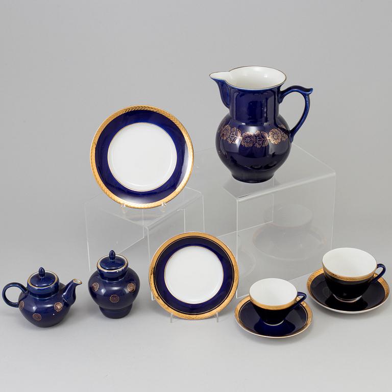 KAFFE- och TESERVISDELAR, 35 delar, porslin, Lomonosov, Ryssland 1900-tal, Sovjetiska stämplar.