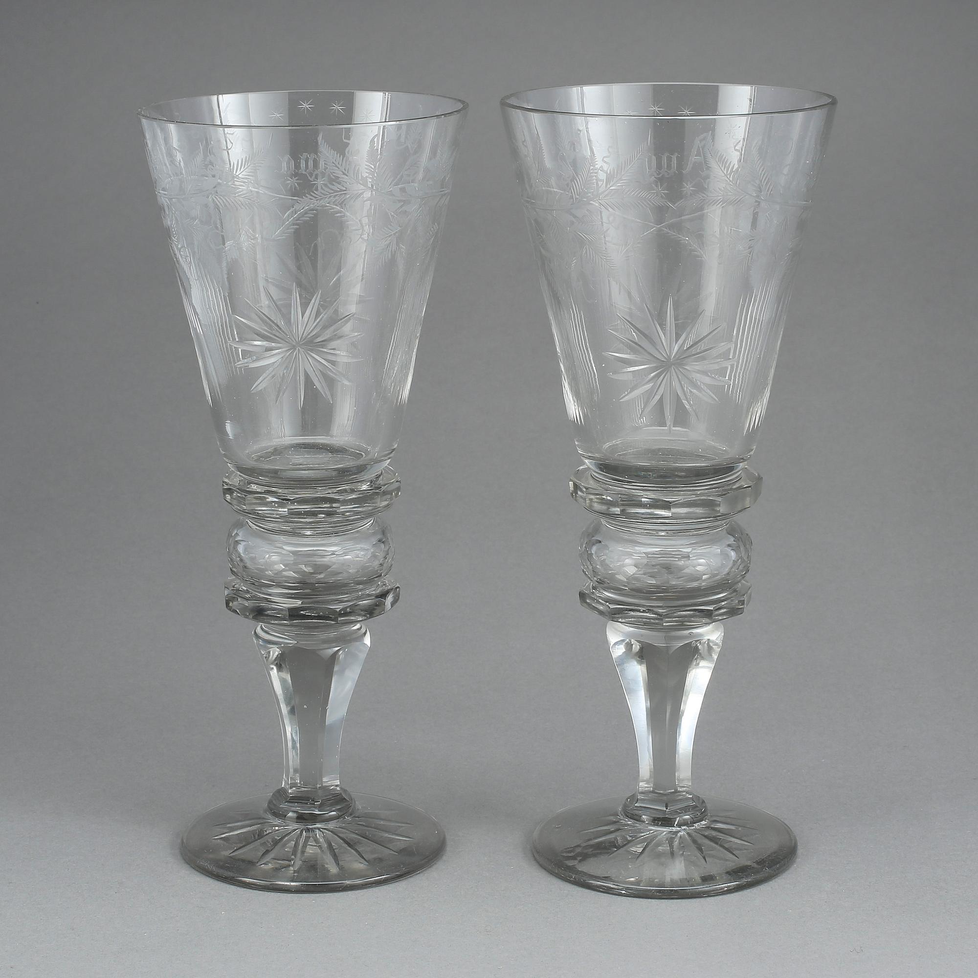 POKALER, ett par, slipat glas, tidigt 1900-tal, troligen Sverige.