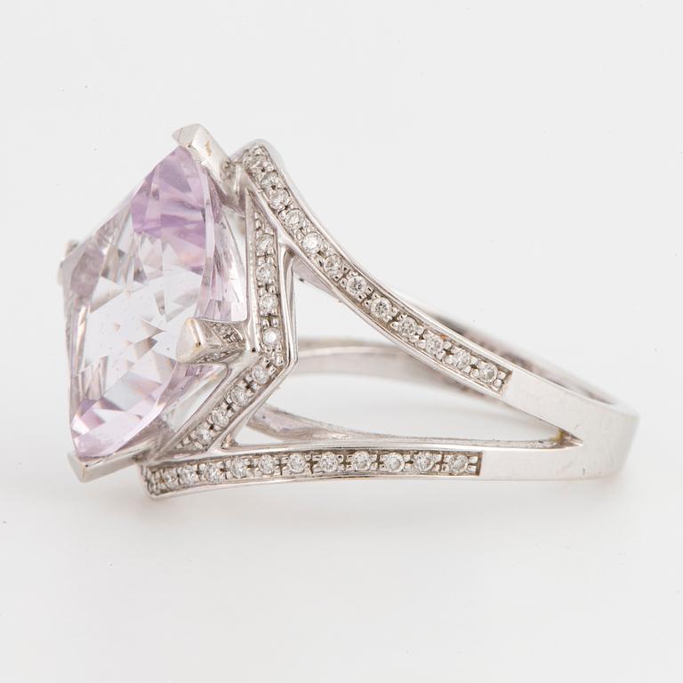 A RING, Mauboussin, rose quartz, diamonds, 18K white gold.