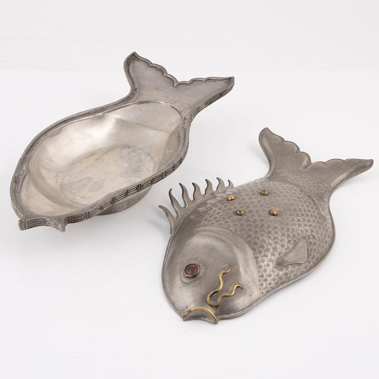 A pewter jelly mould with lid.