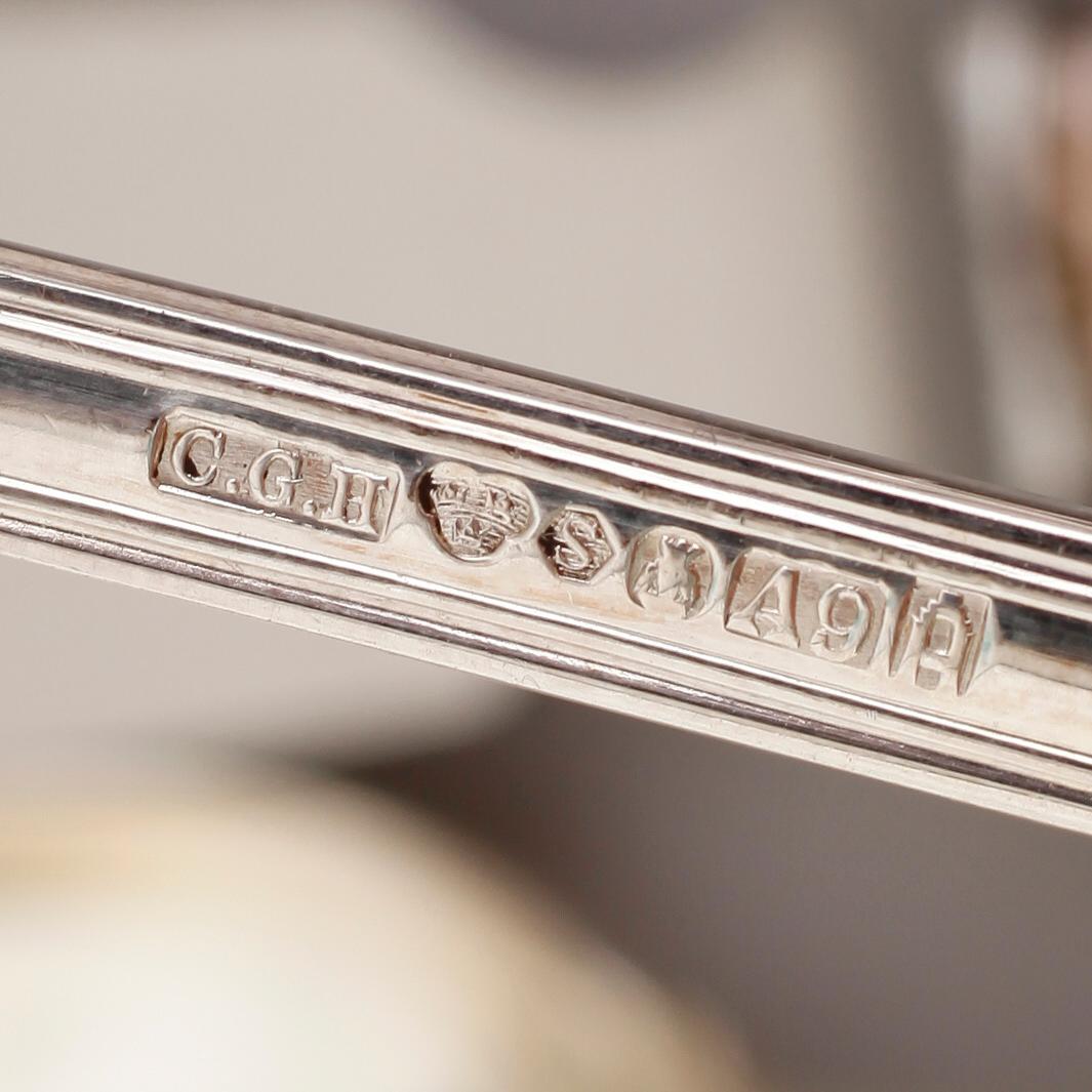 BESTICKDELAR, 81 delar, silver, modell Olga, CG Hallberg, bla 1932. Vikt exkl knivar 1783 g, inkl knivar ca 1978 g.