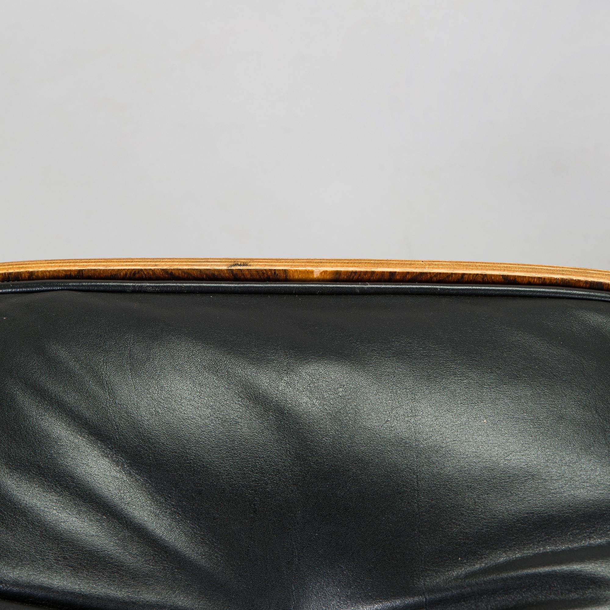 Charles & Ray Eames, 'Lounge chair' and ottoman, licensed by Mobilier International France, 1977.