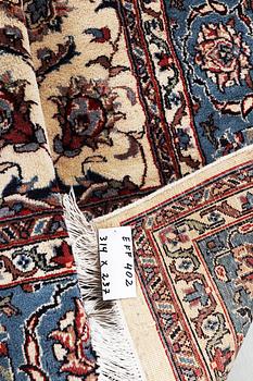 A carpet, Kashan, ca 314 x 237 cm.