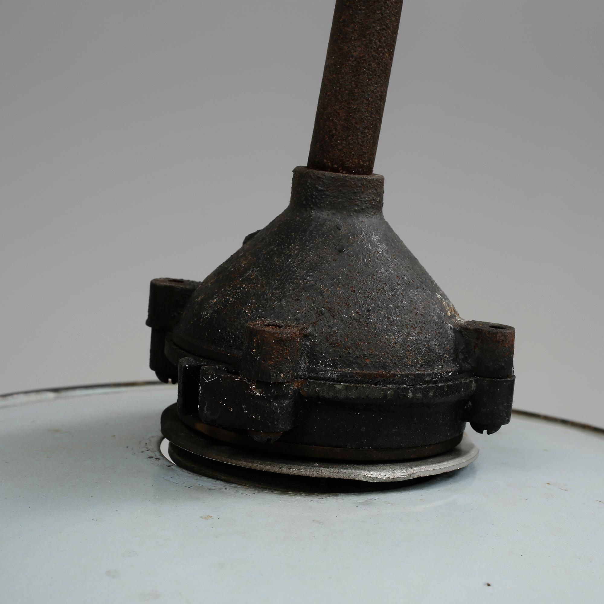 VÄGGLAMPA, för utomhusbruk. 1900-talets första hälft.