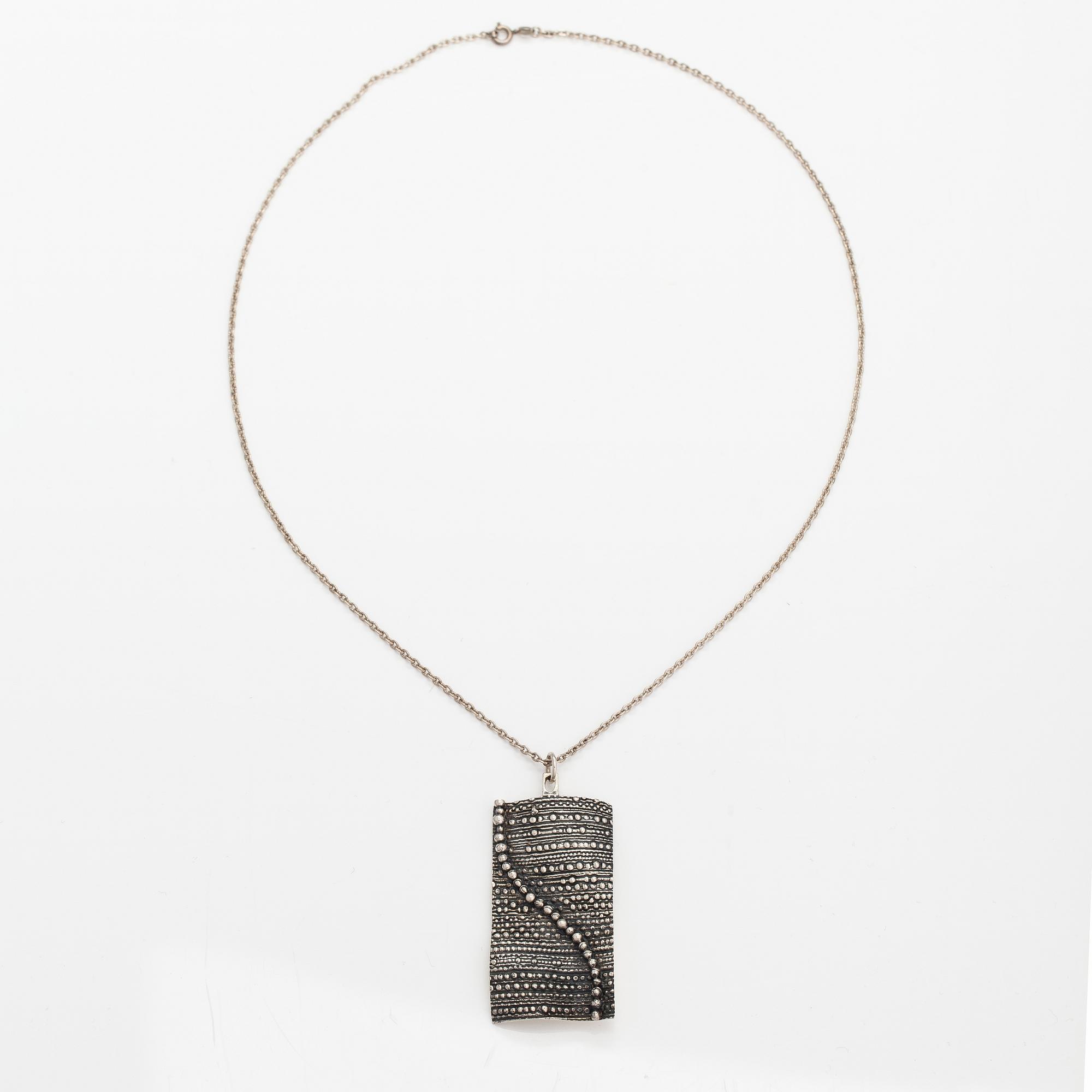 Jorma Laine, A silver necklace "Magic carpet". Kultateollisuus, Turku 1970.