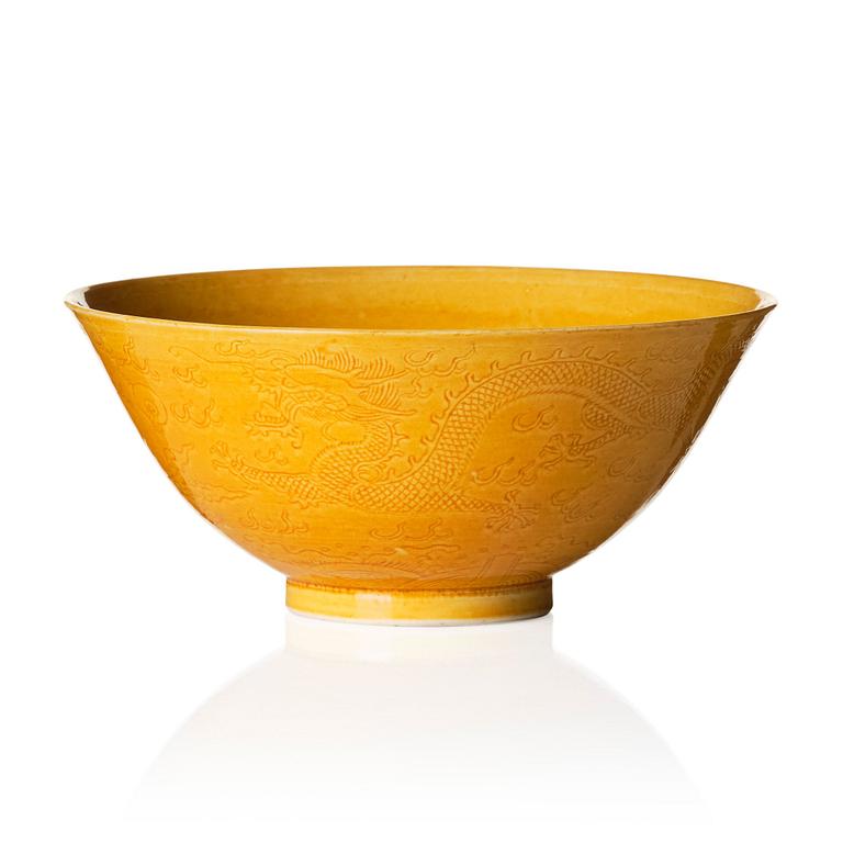 A yellow glazed five clawed dragon bowl, Qing dynasty with Guangxu mark and of the period (1875-1908).