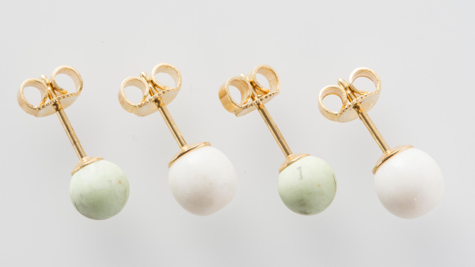 ÖRHÄNGEN, två par, Ole Lynggaard, 18K guld med lemon jaspis samt vit pärla.