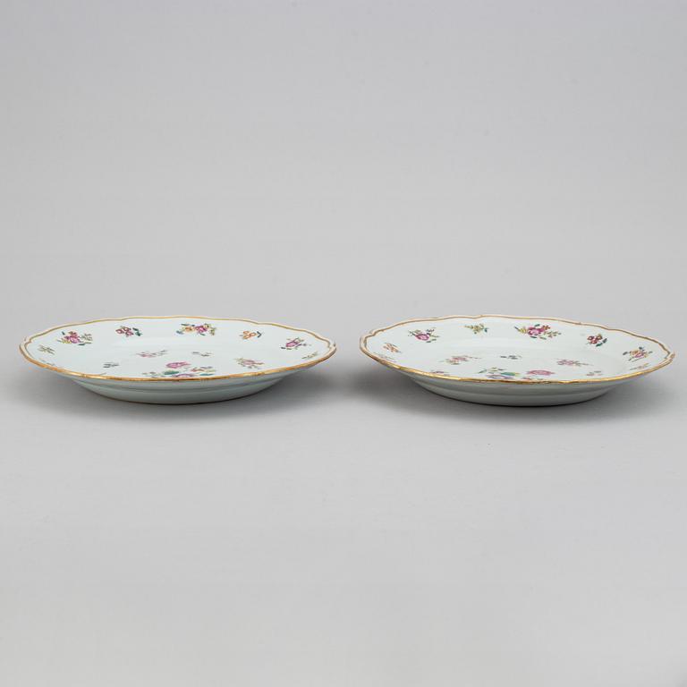 A pair of famille rose dishes, QIng dynasty, Qianlong (1736-95).