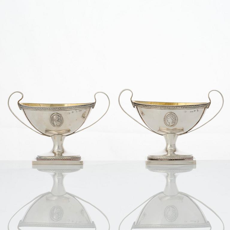 Johan Wilhelm Zimmerman, saltkar, ett par, silver, Stockholm 1791. Gustavianska.