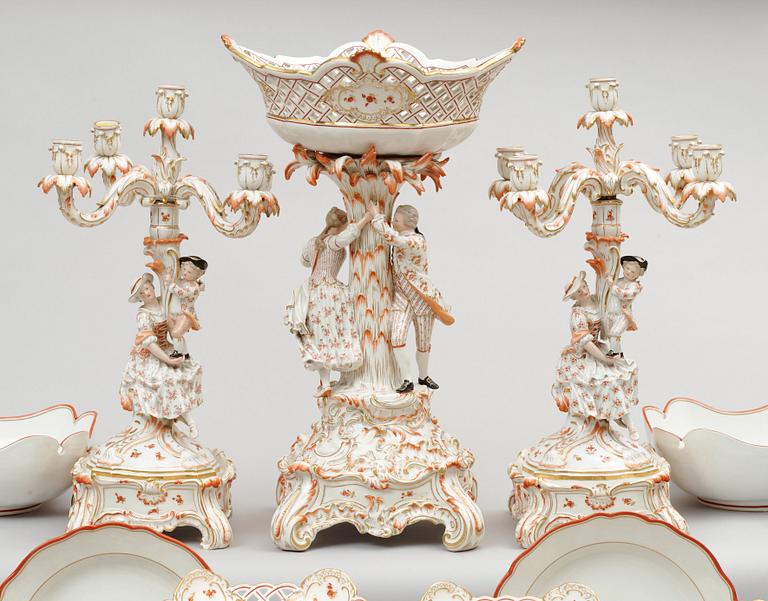 SERVIS, 150 delar, porslin. Meissen, 1800-tal.