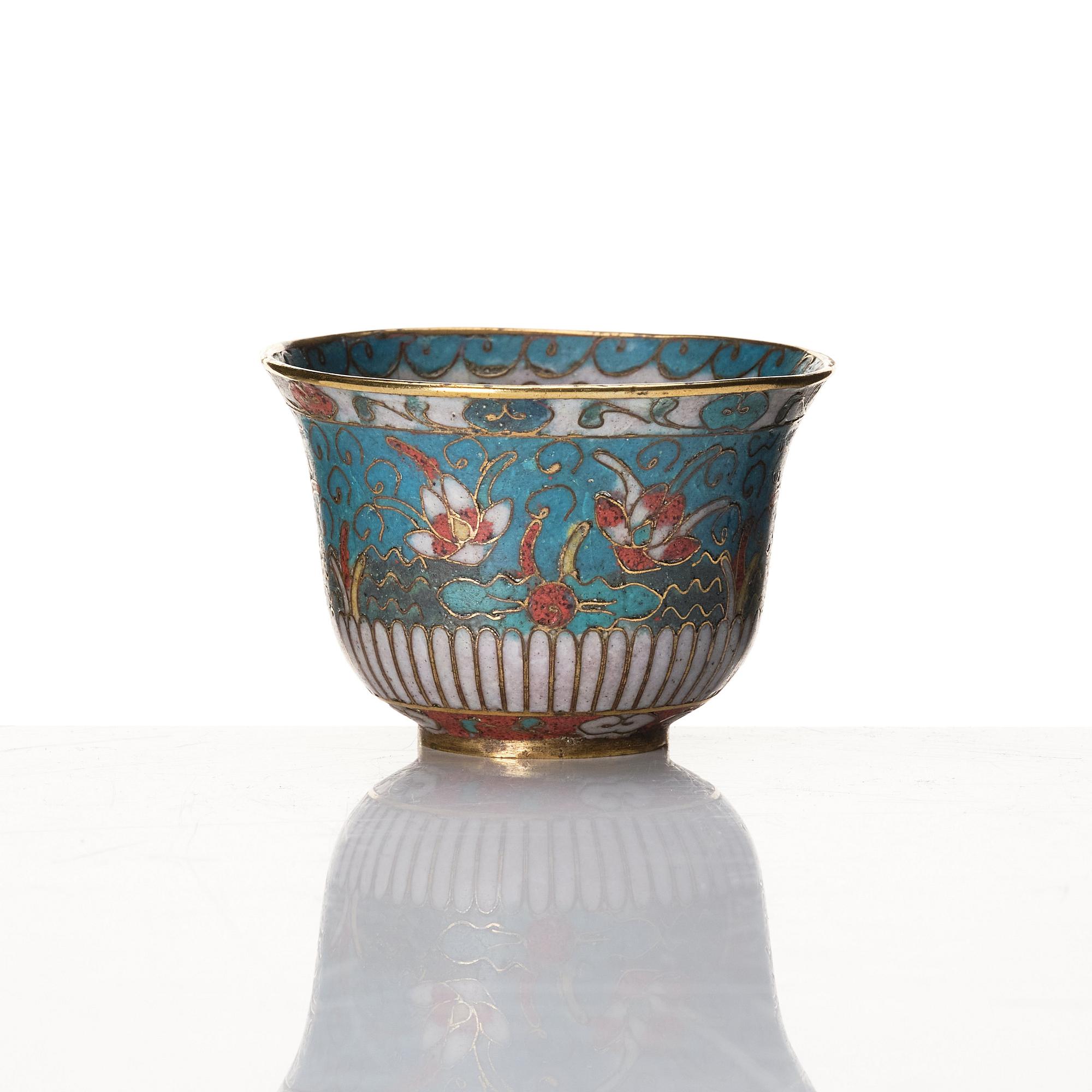 Kopp samt fat, cloisonné. Ming dynastin (1368-1644).