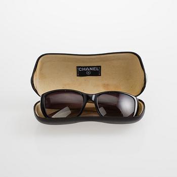 SOLGLASÖGON, Chanel.