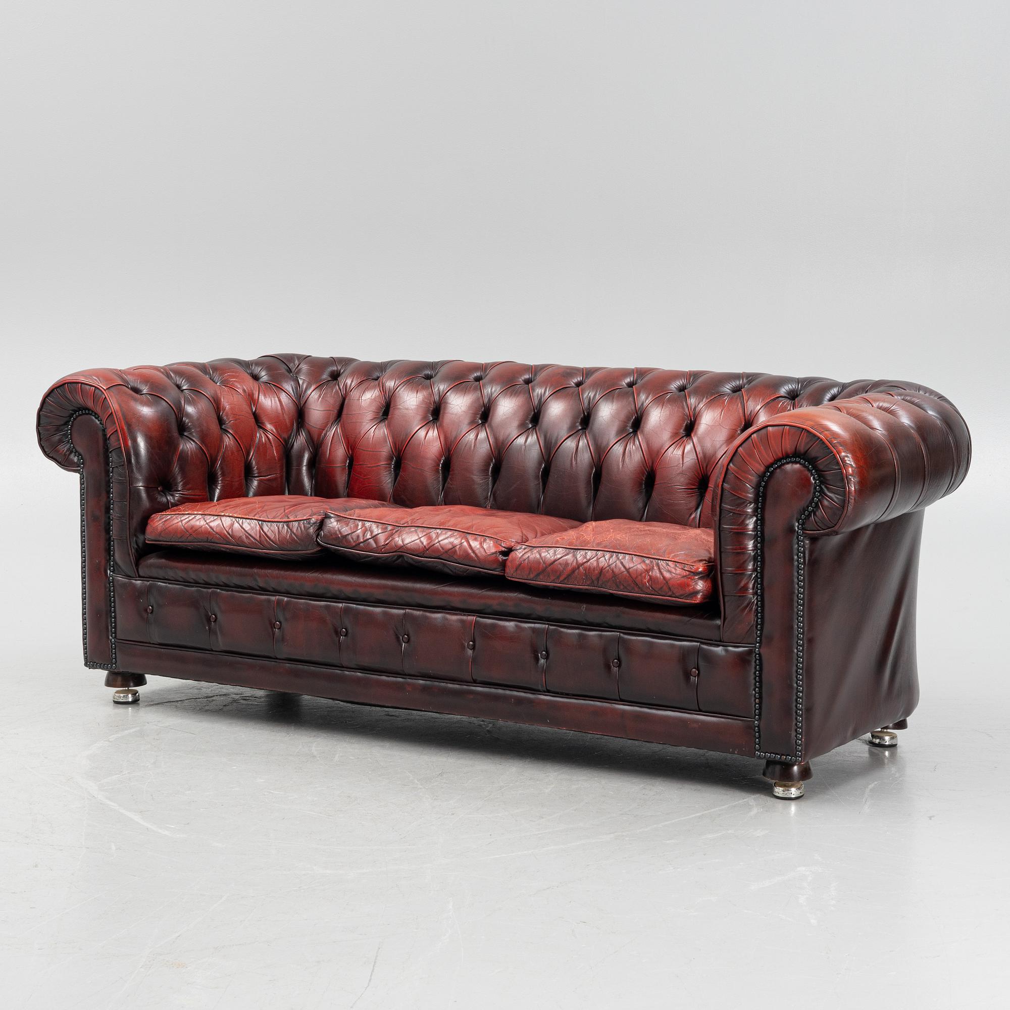 Soffa, Chesterfield-modell, senare delen av 1900-talet.