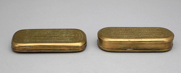 SNUSDOSOR, 2 st, mässing, bär dat 1787, 1700/1800-tal.