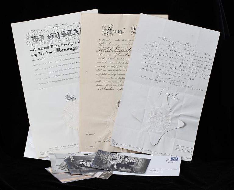 PARTI KUNGLIGT MED AUTOGRAFER, 16 st med 16 autografer, bla Konung Karl XV, av Sverige och Norge, 1800-1900-tal.