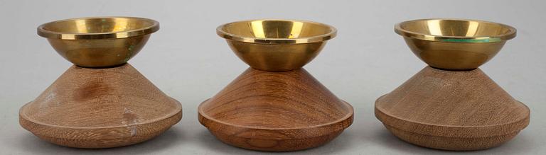 LJUSSTAKAR 3 st, teak samt mässing, design Bertel Gardberg. 1900-talets senare hälft.