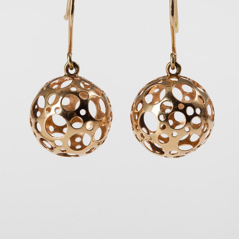 ÖRHÄNGEN, 14K guld, Liisa Vitali, N.Westerback 1970. Vikt 3,2 g.