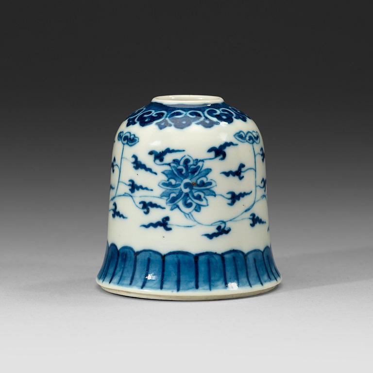 A blue and white brush washer, Qing dynasty 19th century. With Qianlong six characters mark.