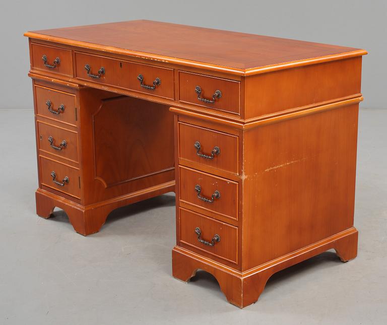 SKRIVBORD, engelsk stil, 1900-talets fjärde kvartal.