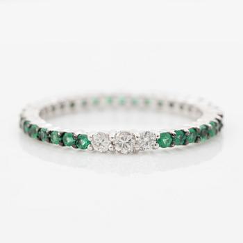 Ring in 18K white gold with brilliant-cut diamonds and emeralds.