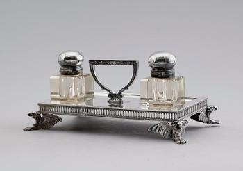 BLÄCKSTÄLL, silver, Stockholm 1905. Ställets vikt ca 609 gram.