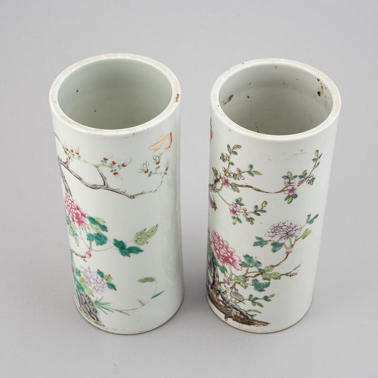Two Chinese vases, 20th Century.
