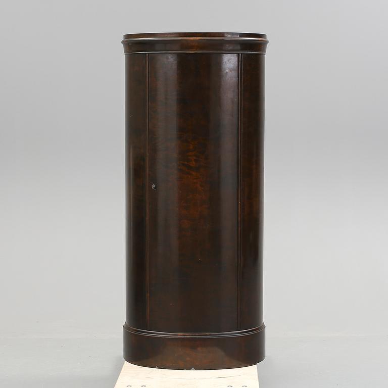 KOLONNSKÅP, bonad björk. 1920-30-tal.