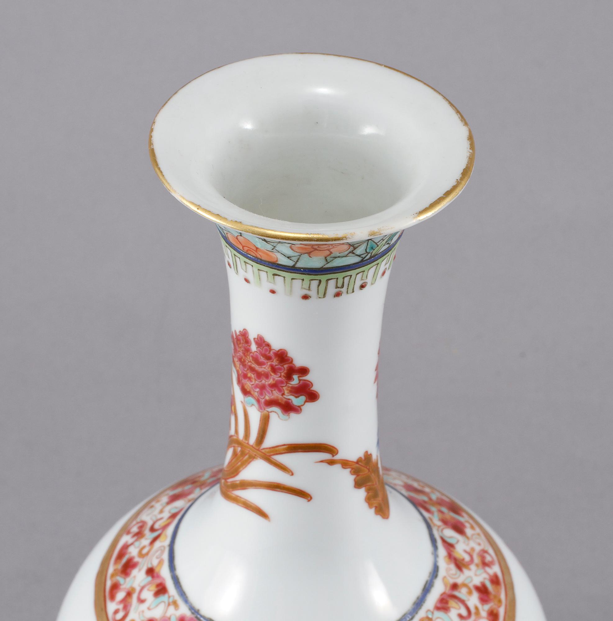 VAS, porslin, Kina, 1900-tal.