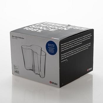 Alvar Aalto, Juhlamaljakko- ja malja, Suomi 100, Iittala numeroitu 386/4000 ja Iittala Suomi Finland 100.