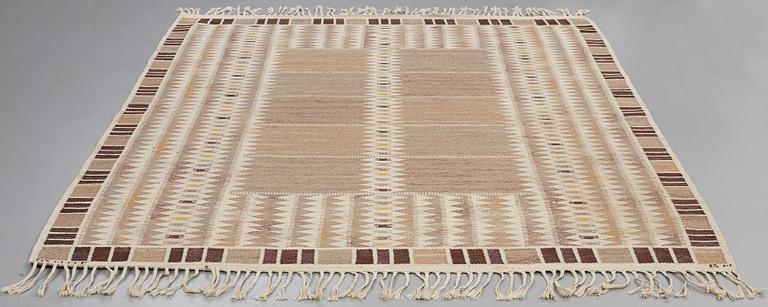 Barbro Nilsson, MATTA, "Salerno grå" ("Kristianstad"), rölakan, ca 261 x 206,5 cm, signerad AB MMF BN.