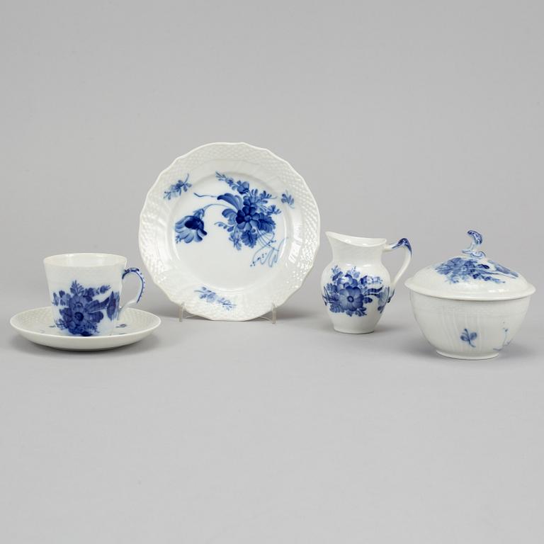 Royal Copenhagen, a part 'Blå Blomst' coffee service, Denmark (26 pieces).