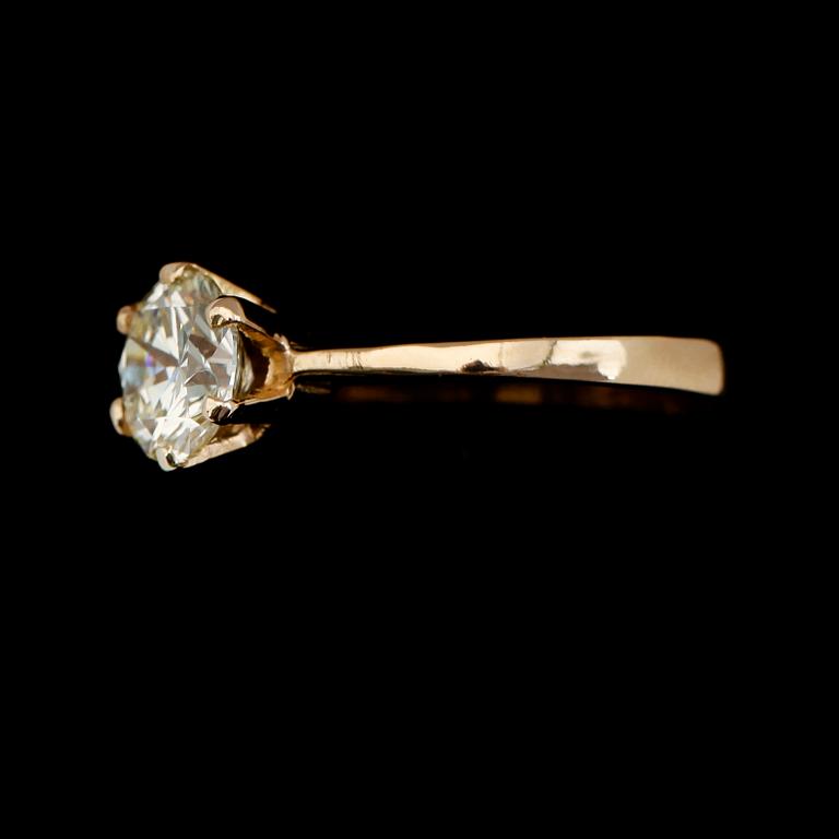 RING, 14K guld, solitär briljantslipad diamant tot ca 1.22 ct.