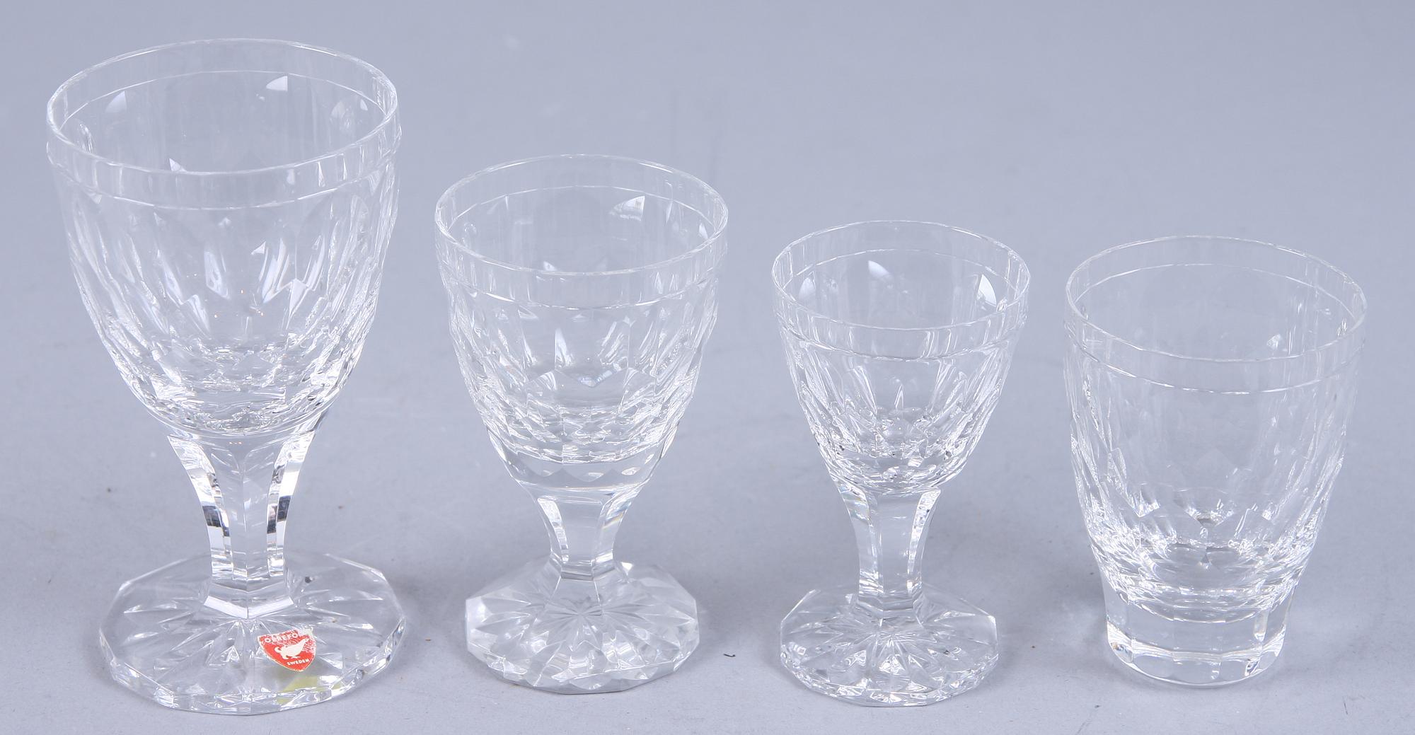 GLASSERVISDELAR, 54 st, sign samt etikettmärkta Orrefors.