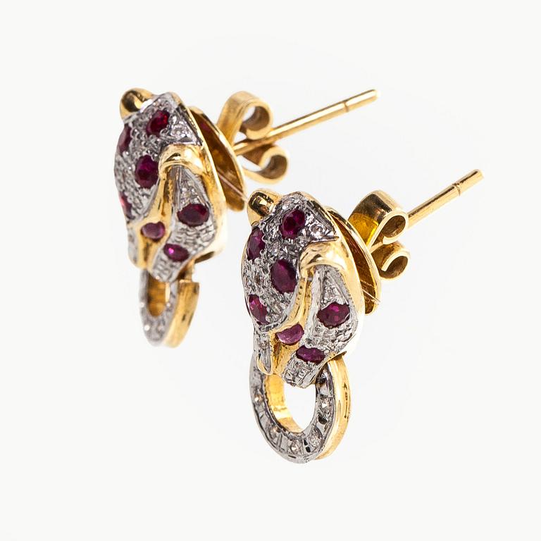 Korvakorut, 18K kultaa, rubiineja ja timantteja.
