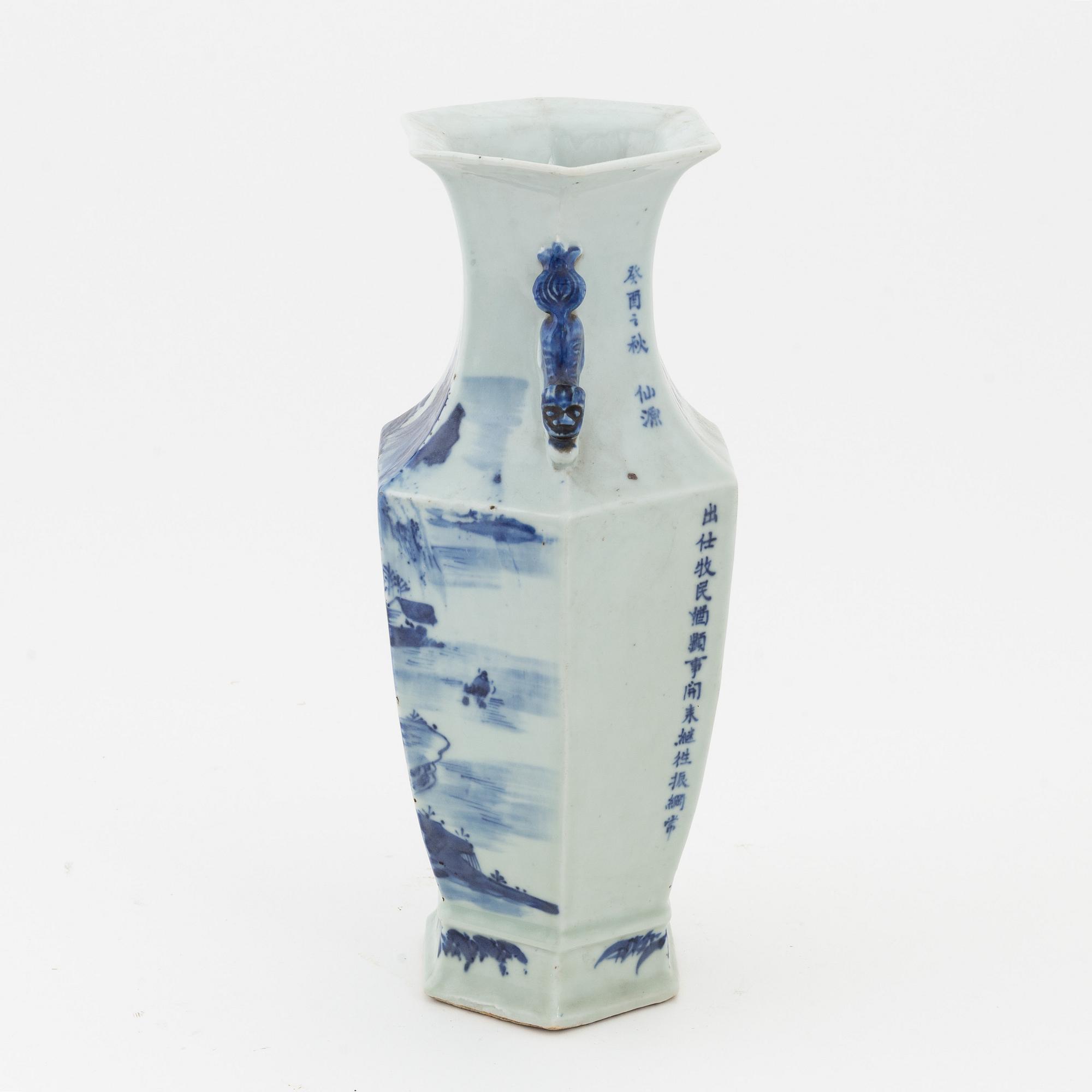 A Chinese blue and white vase. Late Qing dynasty.