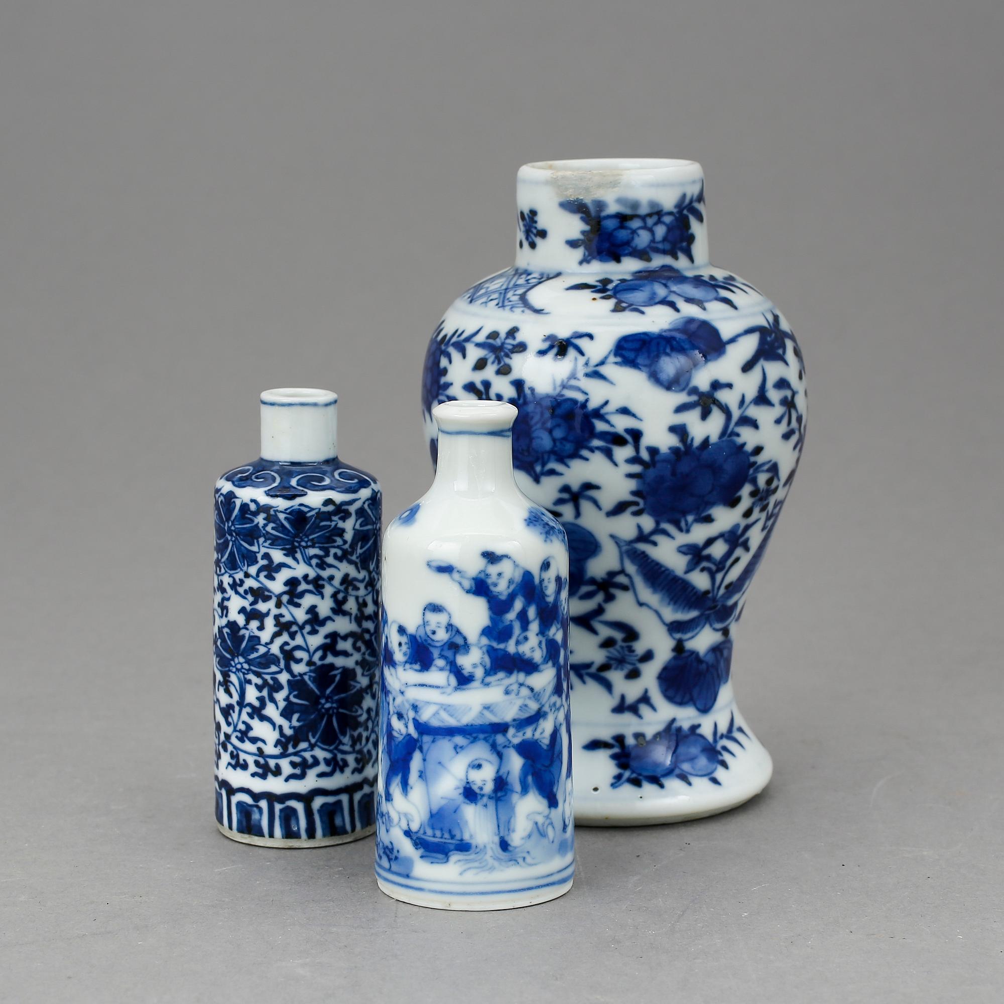 VAS och SNUSFLASKOR, 2 st, porslin, Kina, 1800-1900-tal.