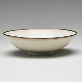 A flower shaped bowl, Song dynasty (960-1279).