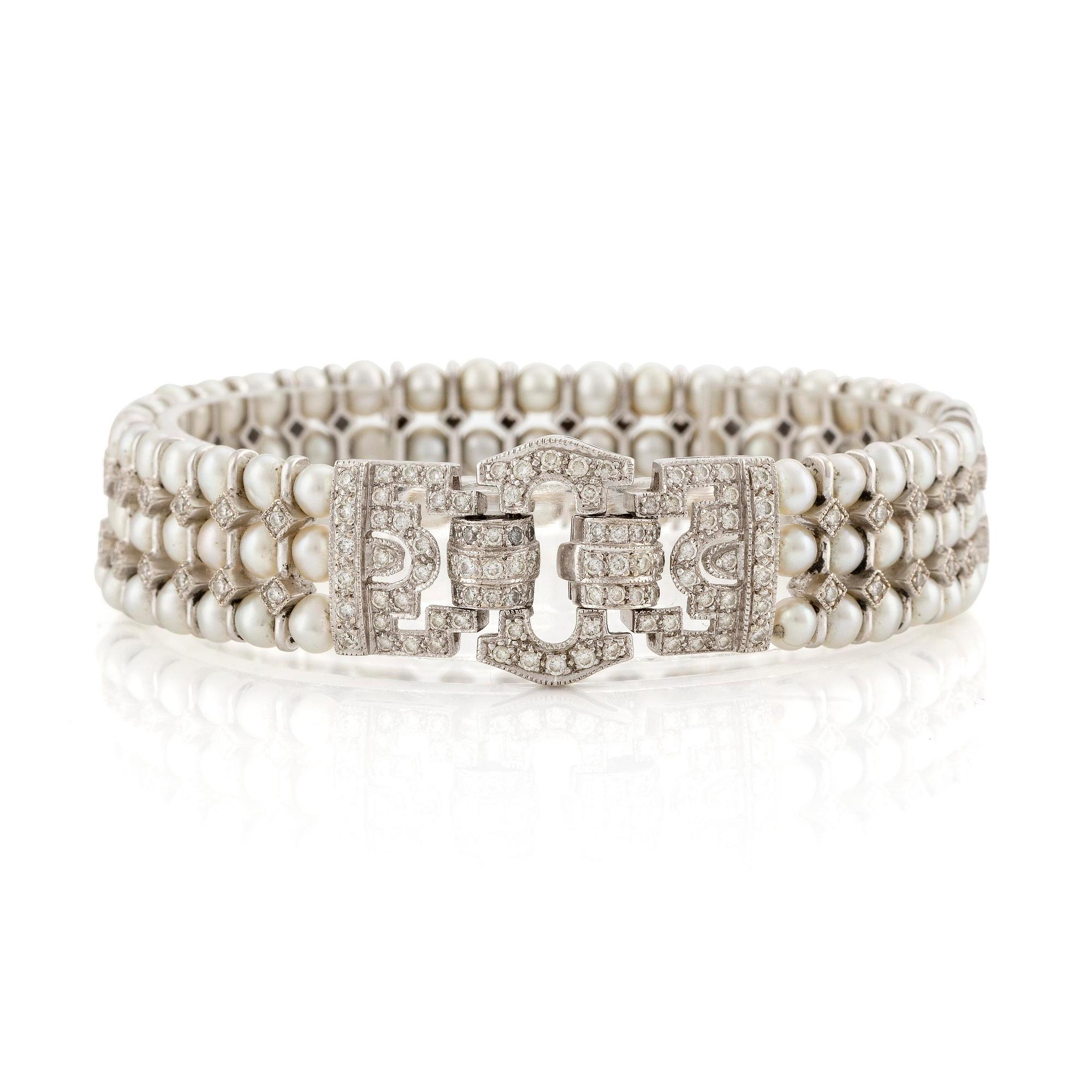Armband 18K vitguld med odlade pärlor och runda briljantslipade diamanter.