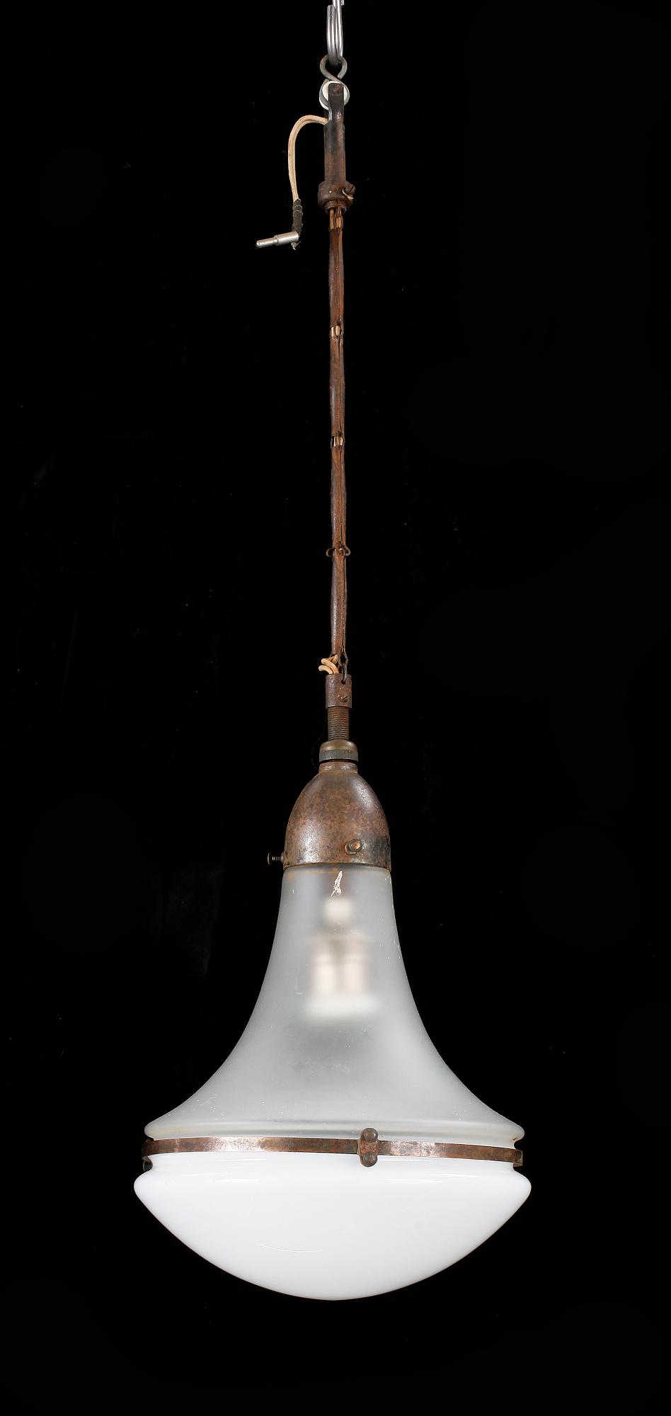 TAKLAMPA, Peter Behrens, för AEG (Allgemeine Electricitäts-Gesellschaft), 1900-talets första hälft.