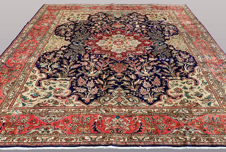 MATTO, Tabriz, ca 385 x 300 cm.
