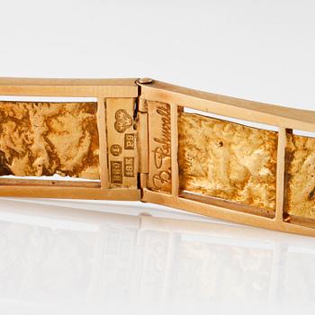 ARMRING, 18K guld med fasettslipad bergkristall, Bengt Rehnvall, Stockholm, 1965. Vikt 62,9 gram.