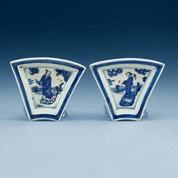 A set of two blue and white dishes from a cabaret, Transition, 17th Century.