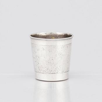 An early 18th century silver beaker, no makers marks.