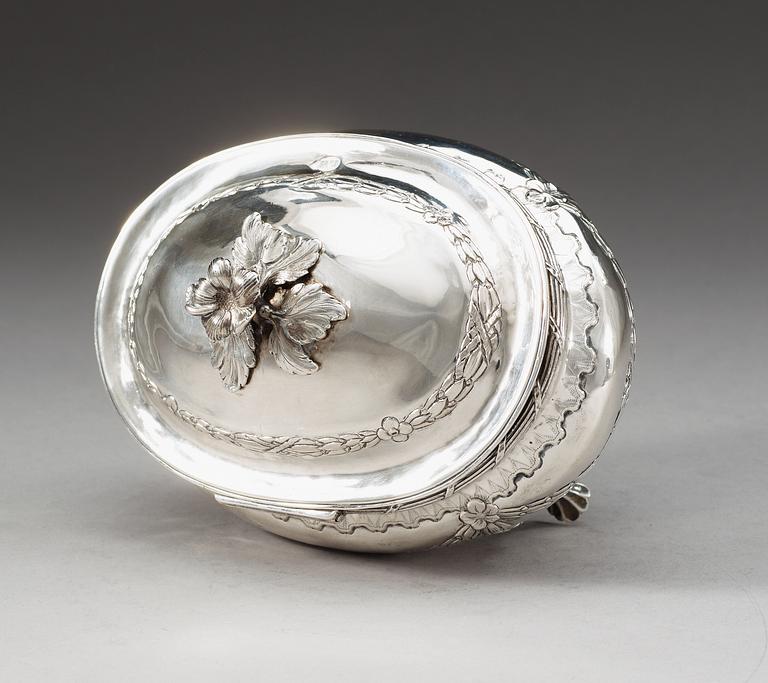 A Swedish 18th century silver sugar-casket, makers mark of Daniel Lundström, Stockholm 1775.