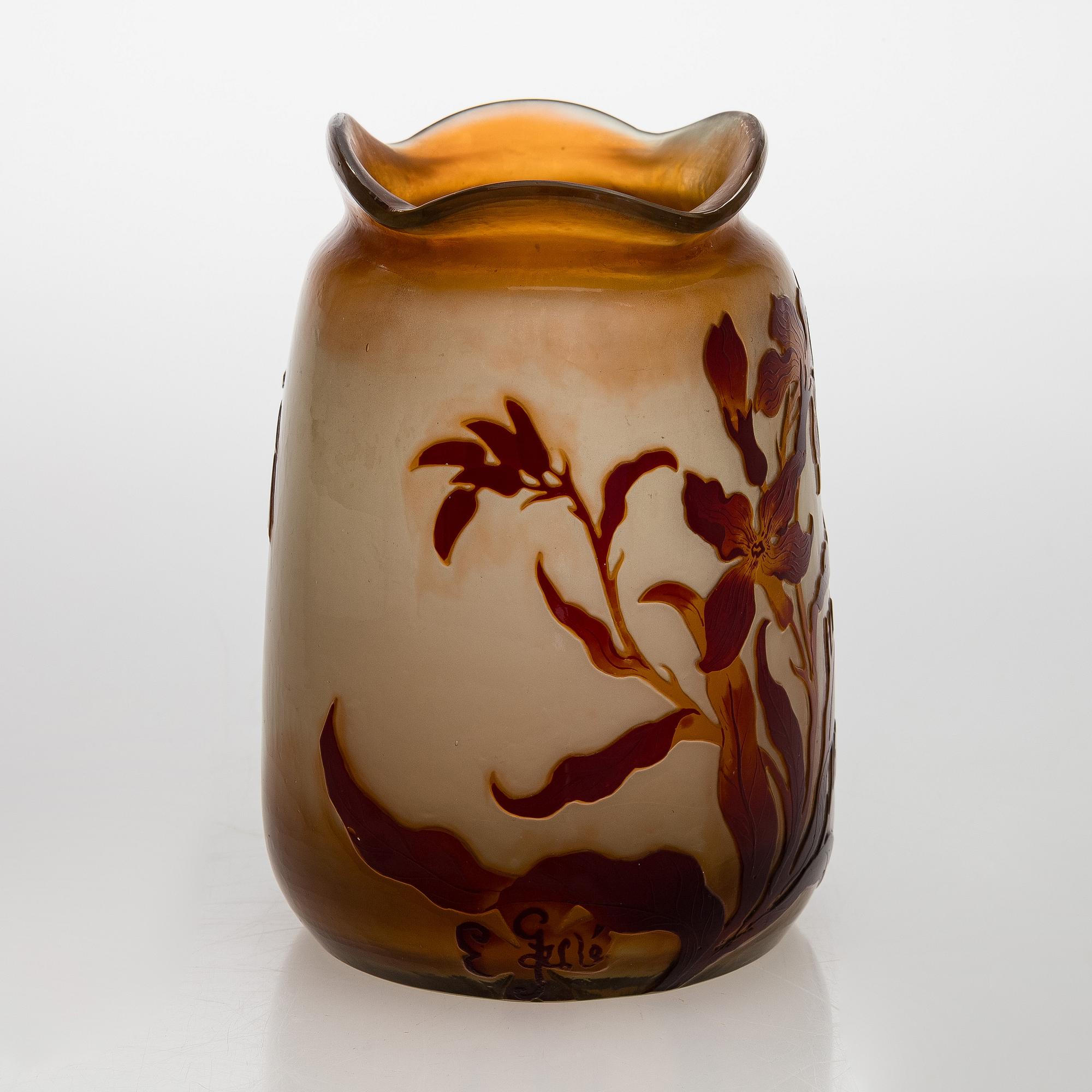 Emile Gallé, vas, överfågnsglas, signerad  E. Gallé, Frankrike, 1800-talets slut.